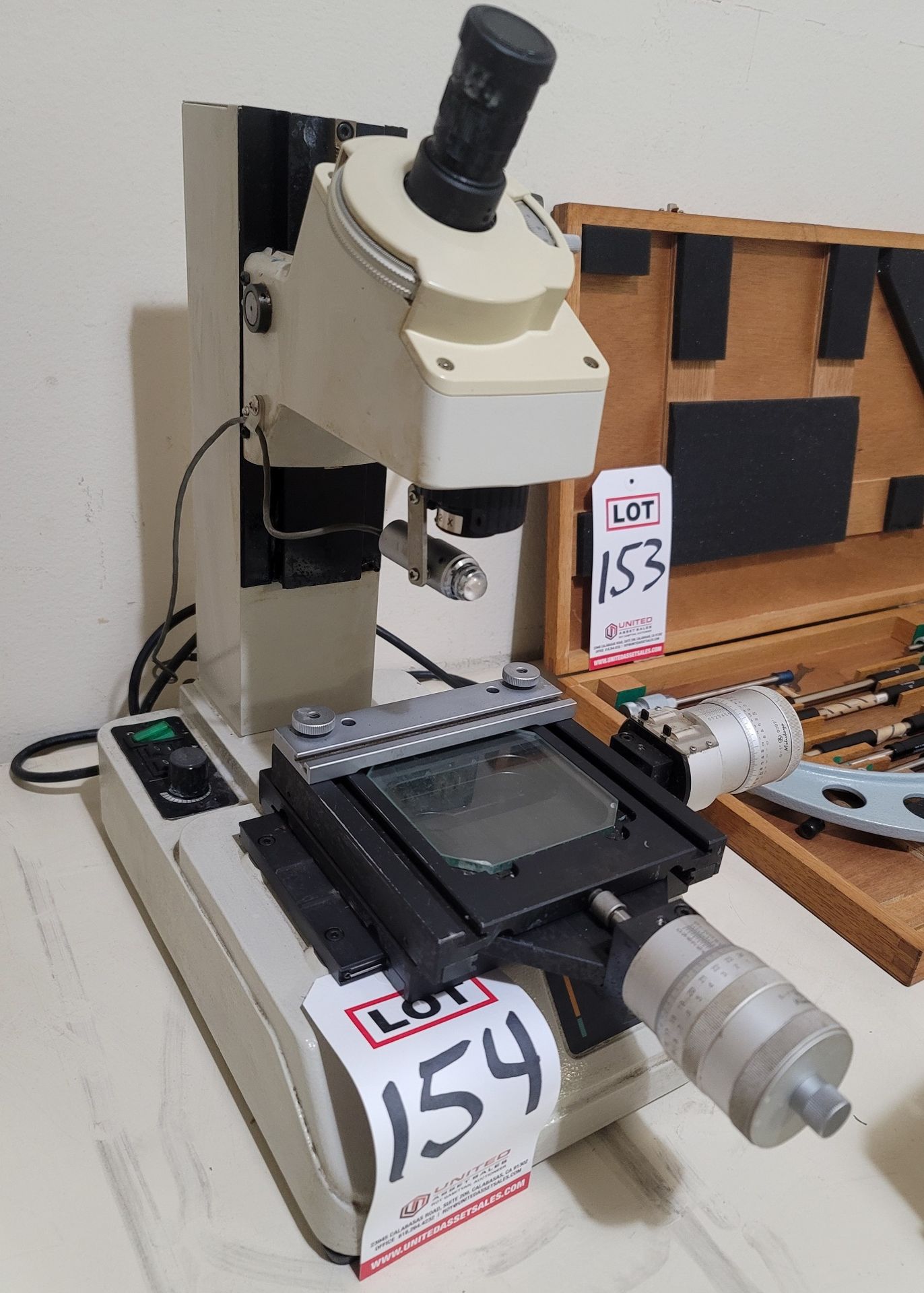 MITUTOYO TOOLMAKER'S MICROSCOPE, NO. 176-811A, S/N 040131