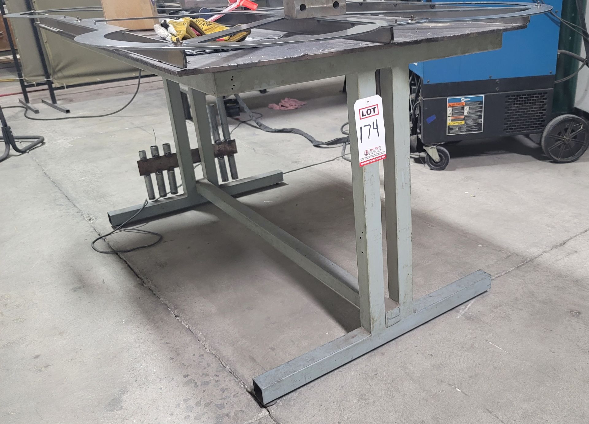 METAL WELDING TABLE, 5' X 3', CONTENTS NOT INCLUDED, **IMMEX REGISTERED EQUIPMENT (NEEDS TO RETURN