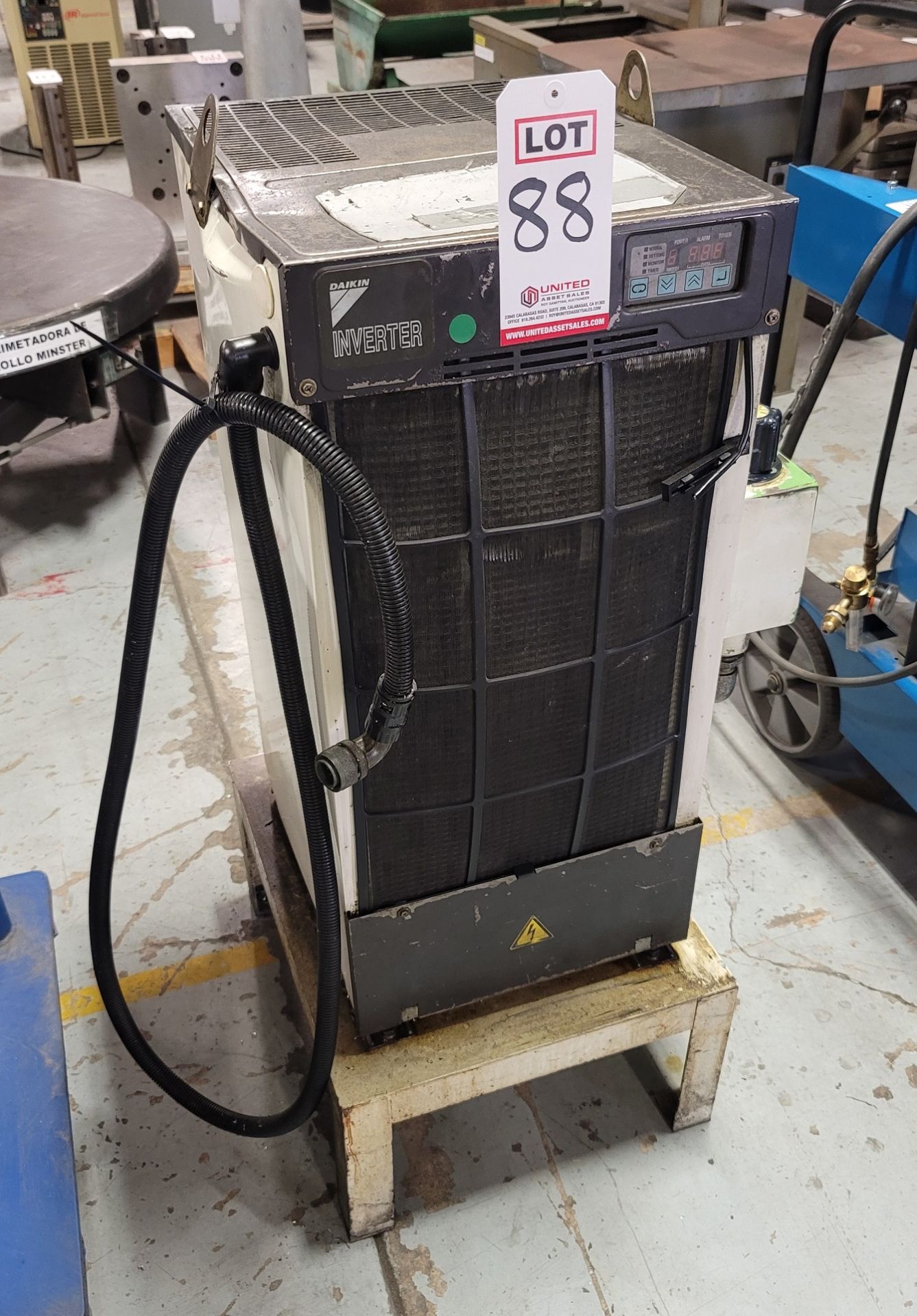 DAIKIN OIL COOLER UNIT, MODEL AKZ328-D142, **IMMEX REGISTERED EQUIPMENT (NEEDS TO RETURN TO THE