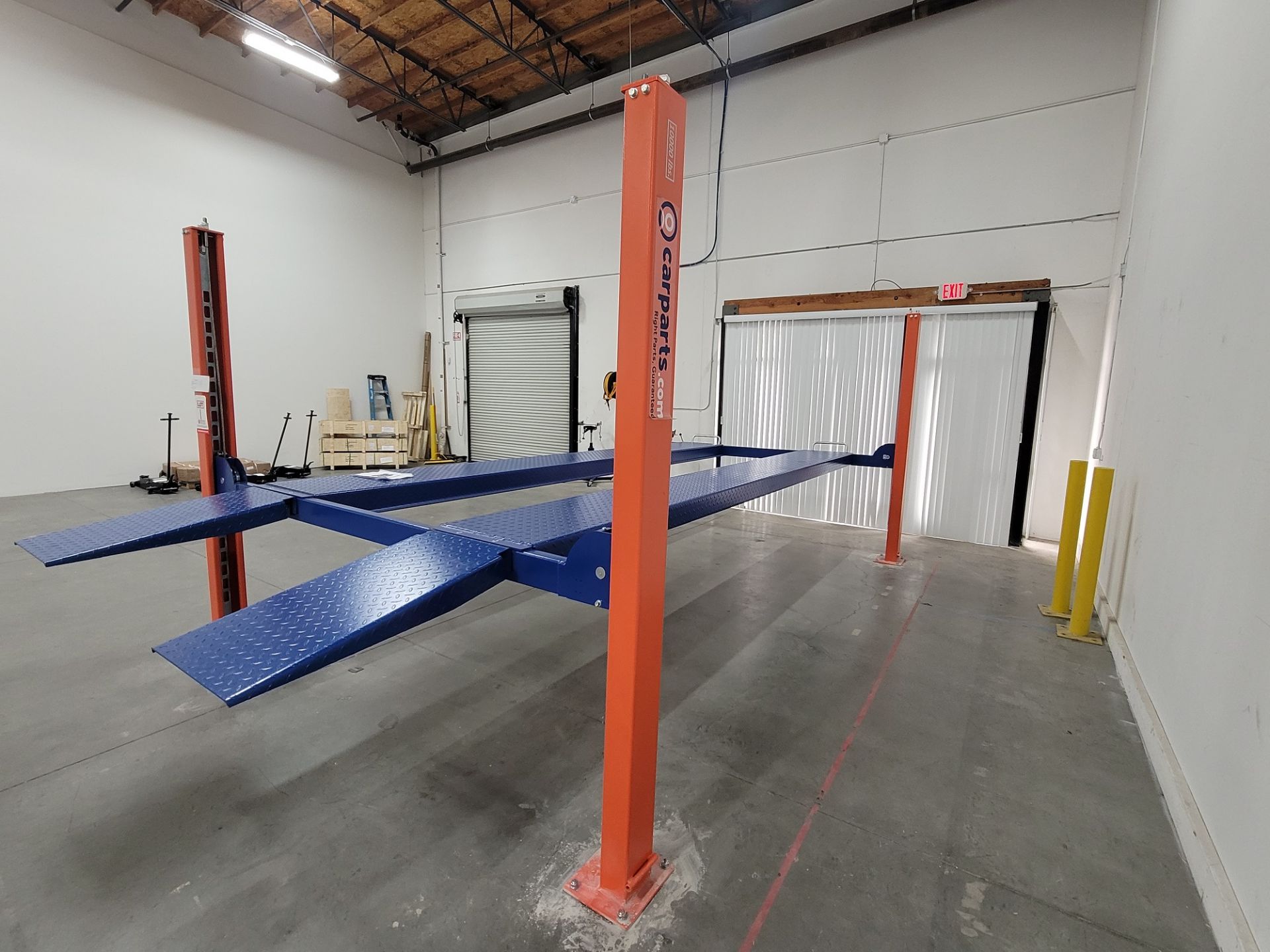 2020 EAE FOUR POST PARKING LIFT, 10,000 LB CAPACITY, MANUAL RELEASE, EAE AUTOMOTIVE EQUIPMENT CO. - Image 2 of 7