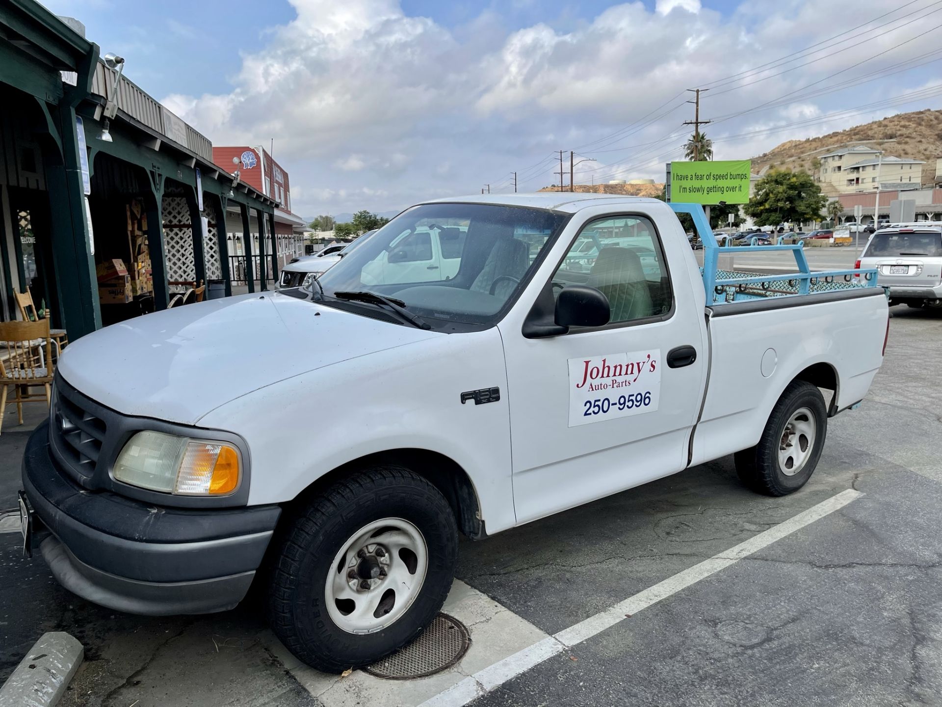 2002 FORD F-150 XL PICKUP TRUCK, 5 SPEED MANUAL, 4.2 LITER V6 ENGINE , SINGLE CAB, LIFT GATE, METAL