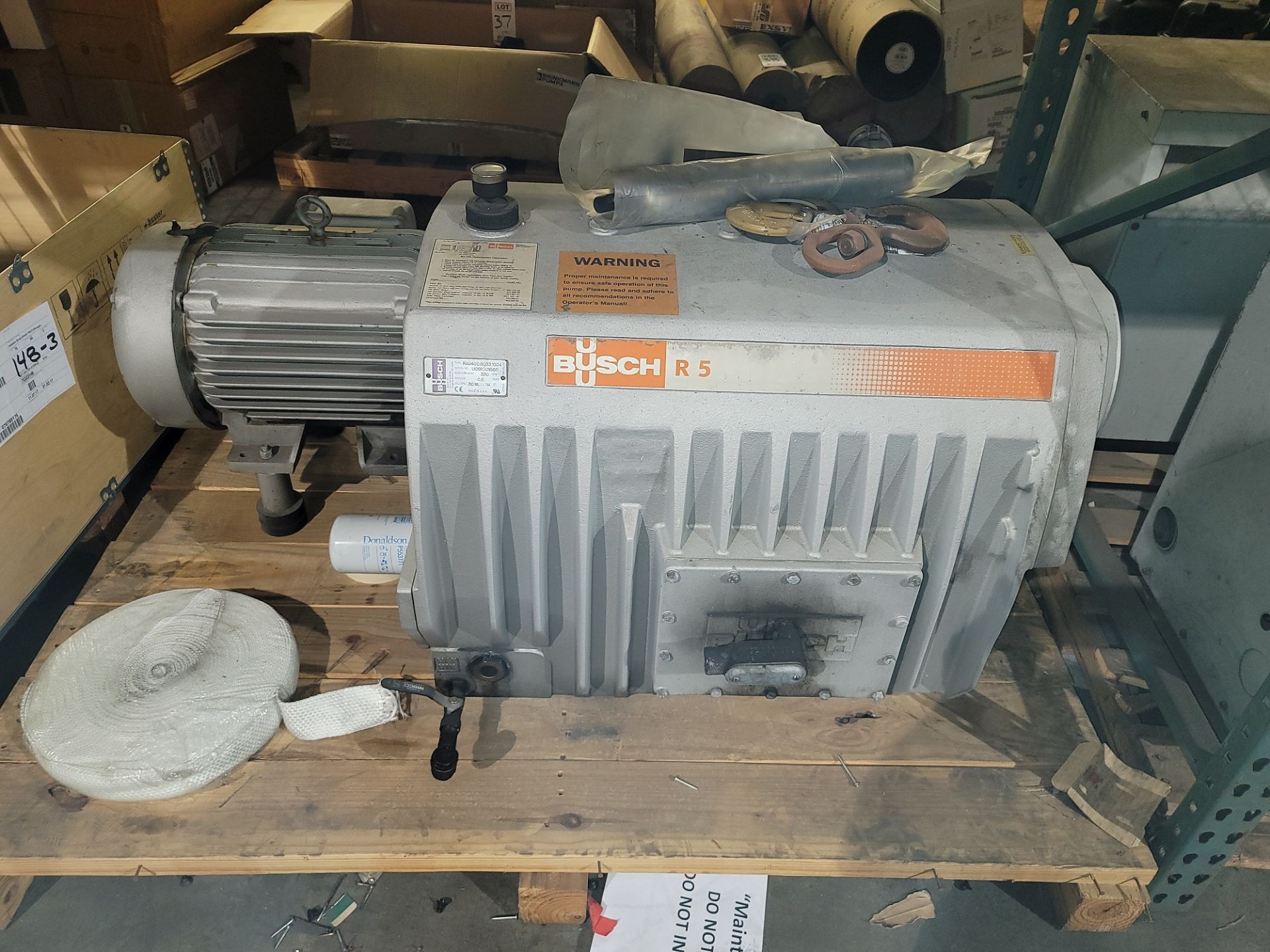 BUSCH R5 OIL LUBRICATED ROTARY VANE VACUUM PUMP, W/ 15 HP MOTOR, TYPE: RA0400.B033.1004, S/N - Image 2 of 4