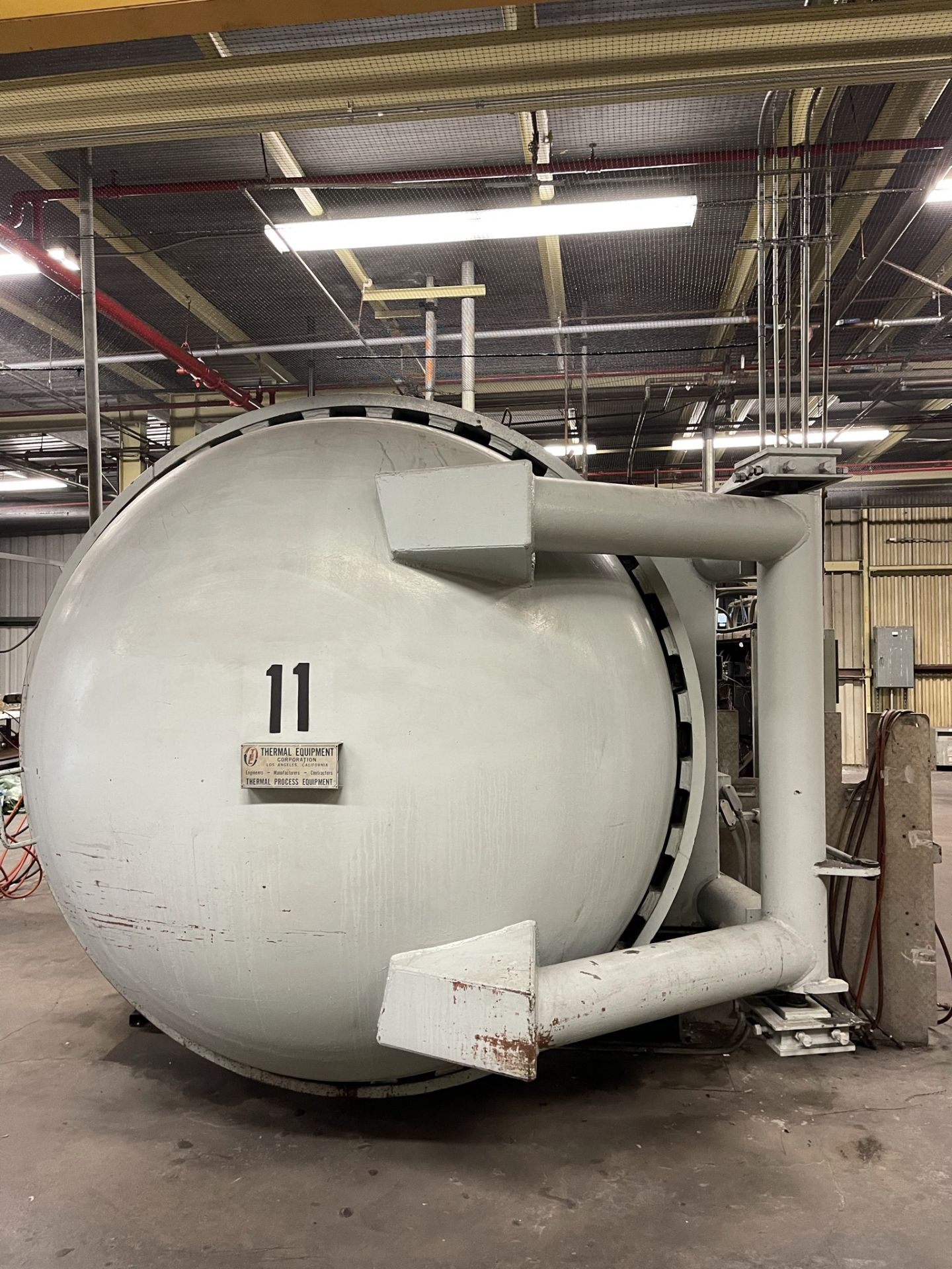 THERMAL AUTOCLAVE, 350 F MAX OPERATING TEMP, MAX PRESSURE 325 P.S.I.G, NON-OPERATIONAL, DRIVE TRAIN - Image 2 of 9