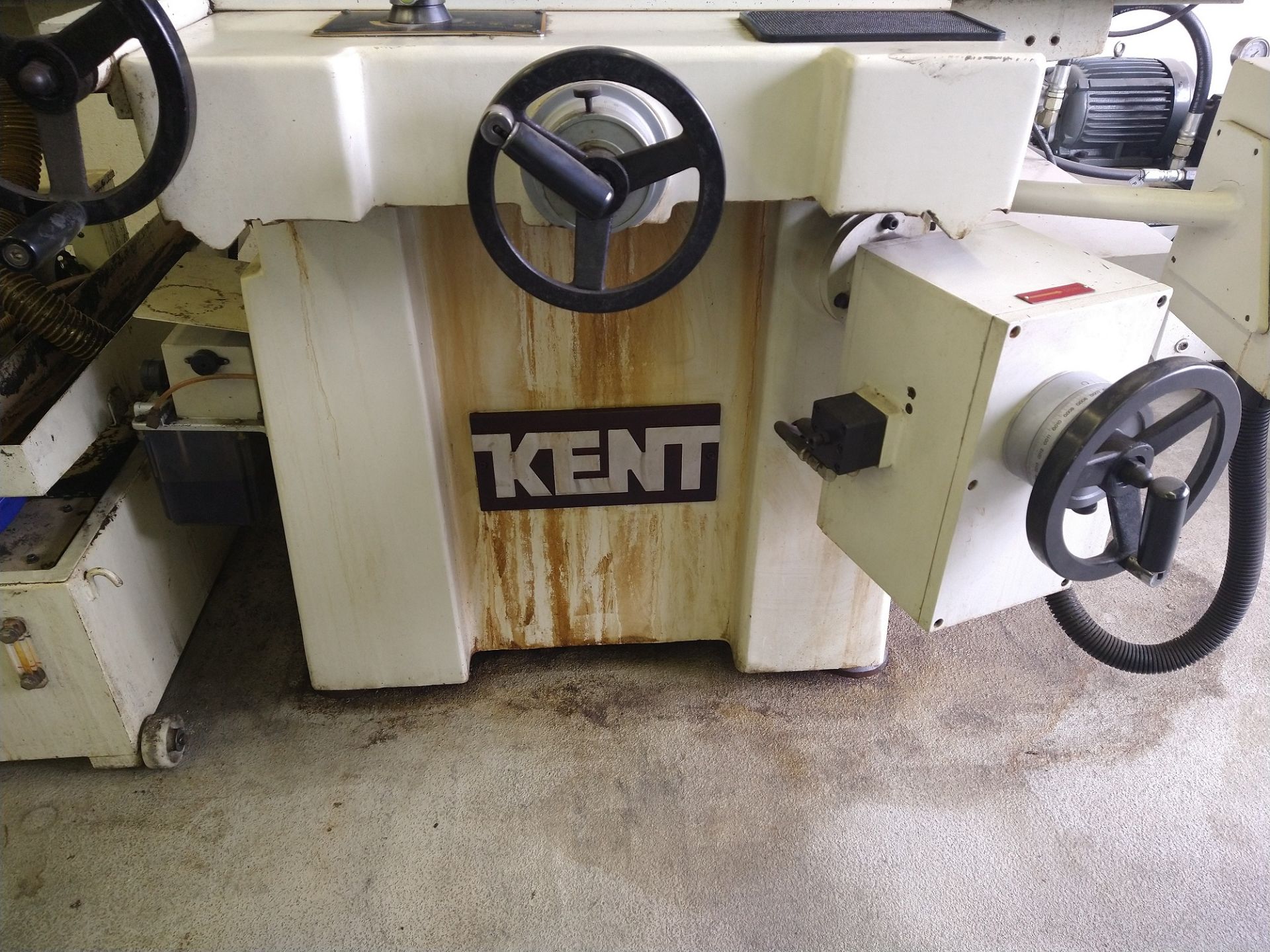 2007 KENT KGS-63AHD SURFACE GRINDER, 3 AXIS, 12" X 24" MAGNETIC CHUCK, AUTO INCREMENTAL DOWN - Image 5 of 10