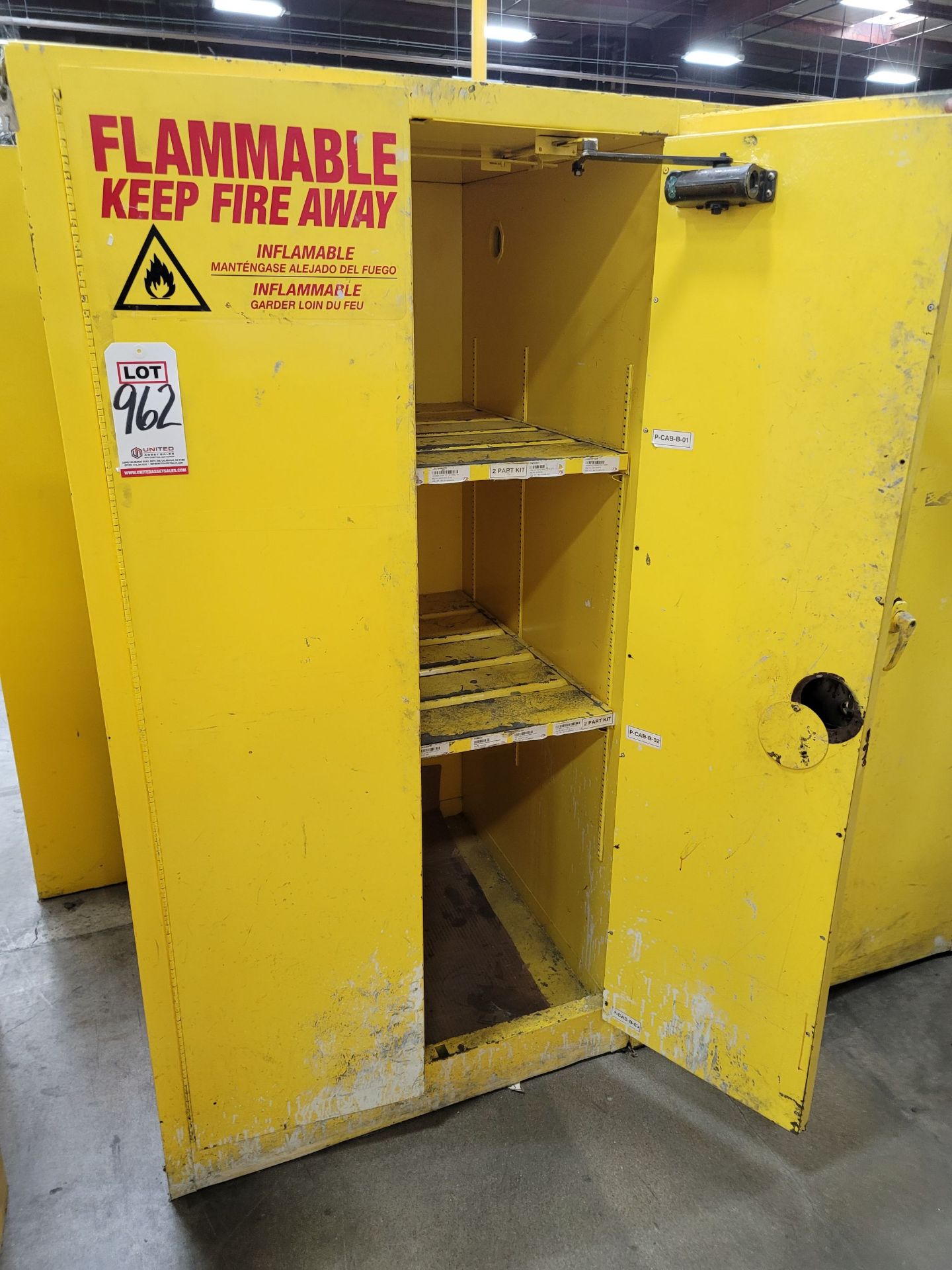 JUSTRITE FLAMMABLE LIQUIDS STORAGE CABINET, 90-GALLON CAPACITY - Image 2 of 2