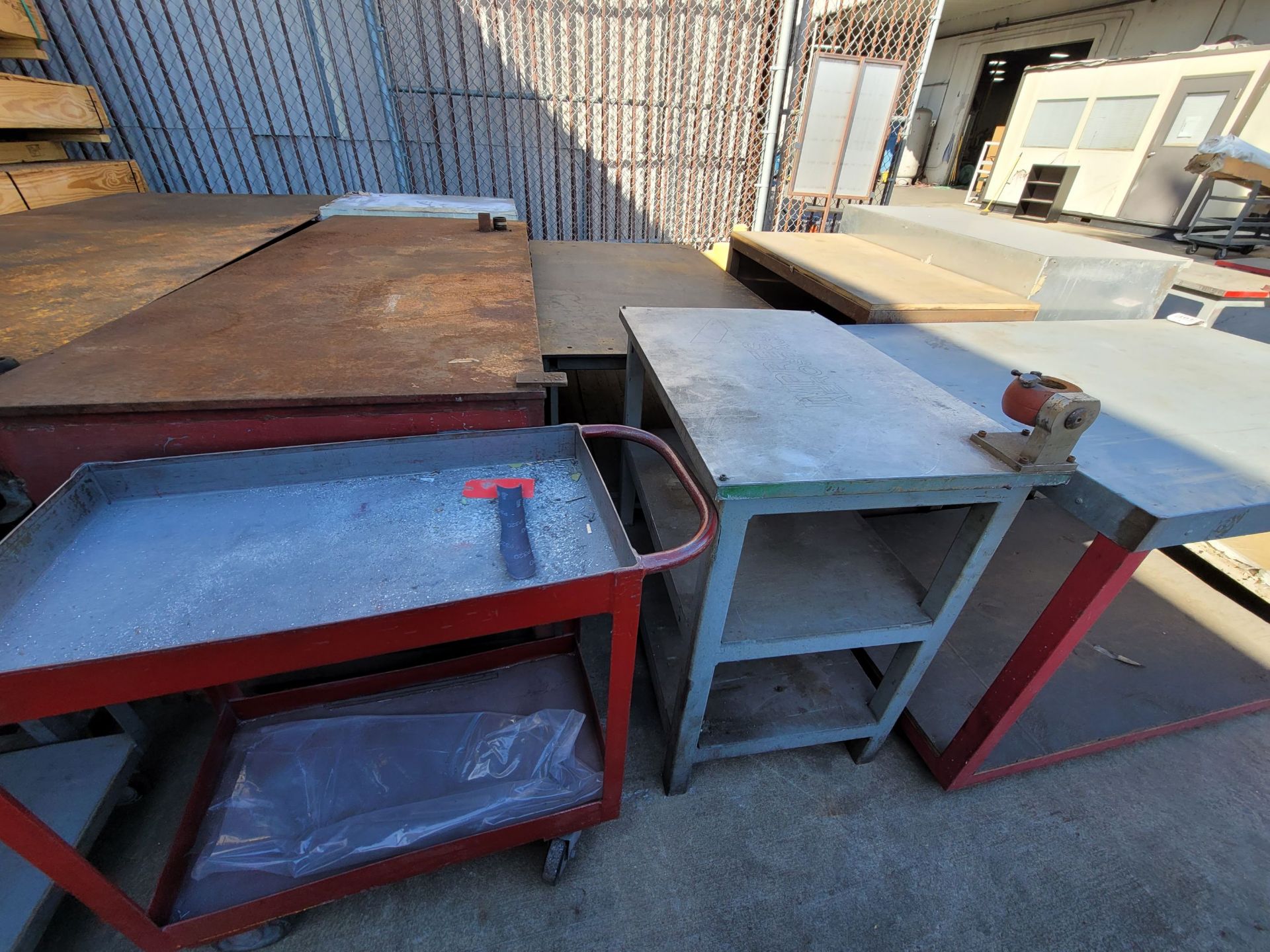 LOT - APPROX. (11) PIECES/GROUPING OF METAL TABLES AND CARTS, THIS LOT CONTAINS (2) POTENTIAL - Image 4 of 4