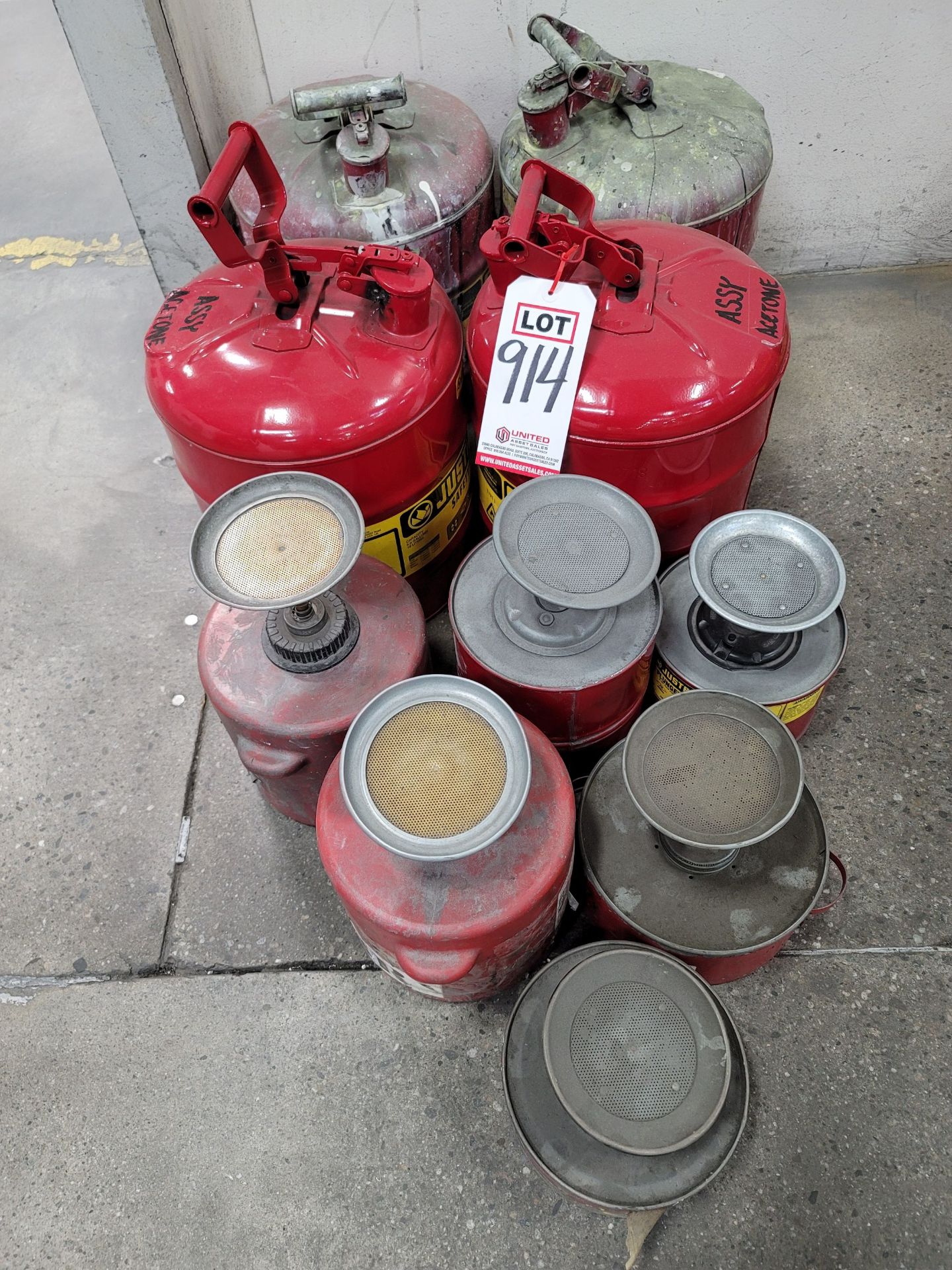 LOT - (4) SAFETY GAS CANS AND (6) PARTS WASHERS