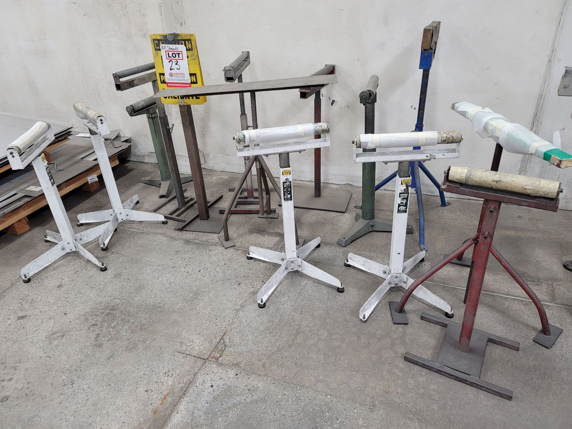 LOT - MATERIAL STANDS