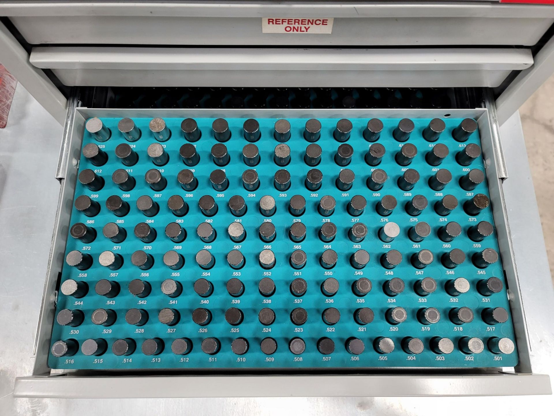 MEYER GAGE 4-DRAWER BLACK OX PIN GAGE BENCHTOP INDEX: .011 / .750, MISSING A FEW - Image 3 of 5