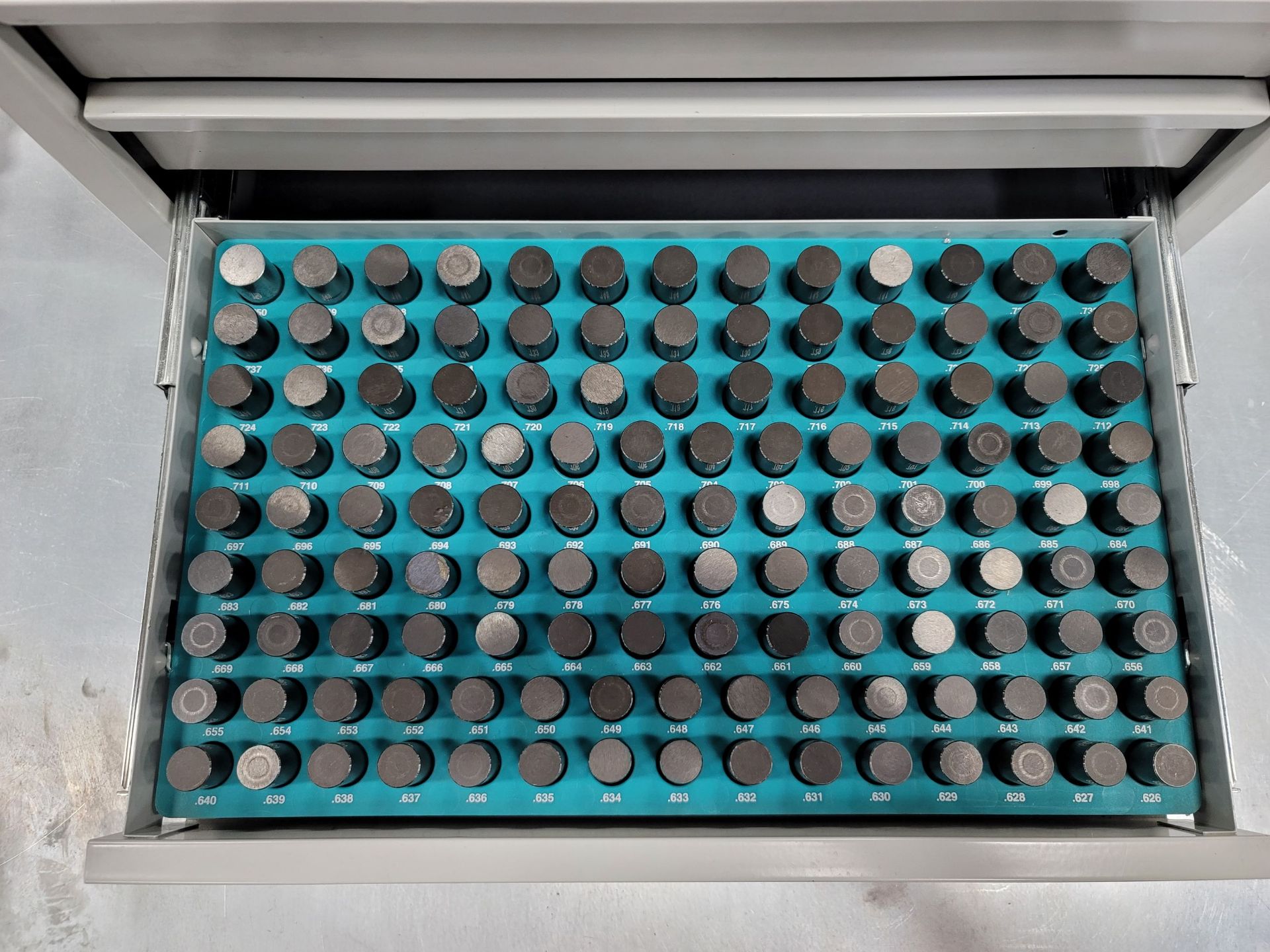 MEYER GAGE 4-DRAWER BLACK OX PIN GAGE BENCHTOP INDEX: .011 / .750, MISSING A FEW - Image 2 of 5