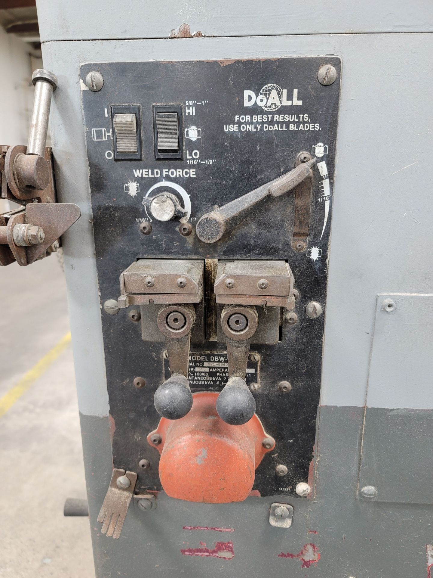 DOALL 36" VERTICAL BANDSAW, MODEL 3613-1, DUAL TABLE,, 460V, 3 PHASE, 60HZ, S/N 440-89349 - Image 3 of 5