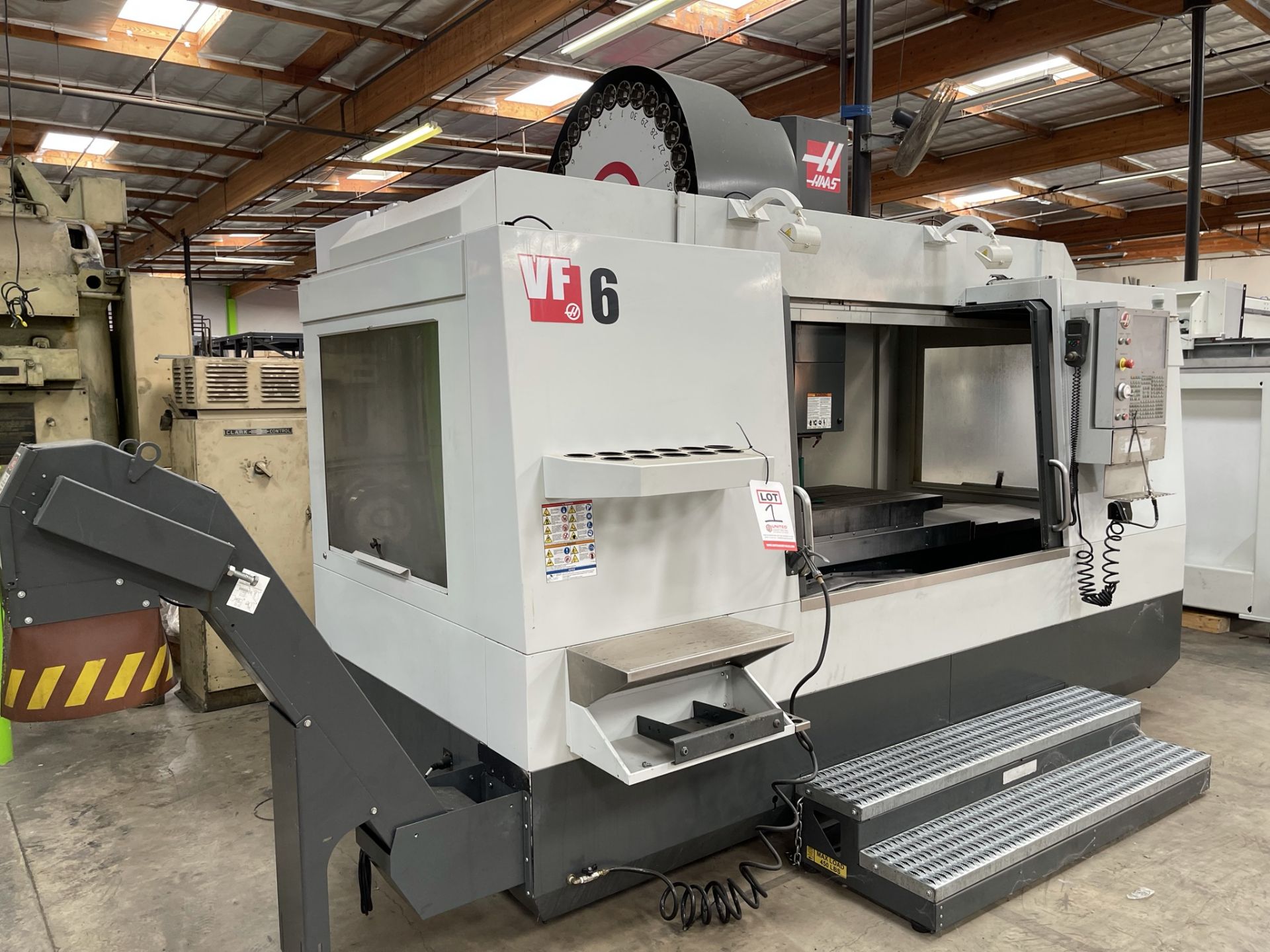 2014 HAAS VF-6/50 VERTICAL MACHINING CENTER, XYZ TRAVELS: 64" X 32" X 30", 84" X 36" TABLE, 7500 RPM - Image 4 of 24