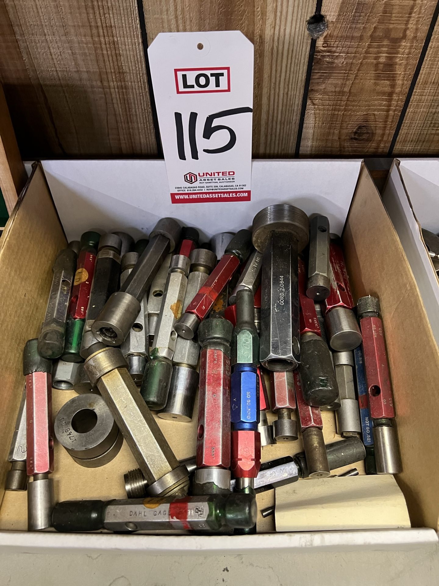 LOT - ASSORTED THREAD GAUGES