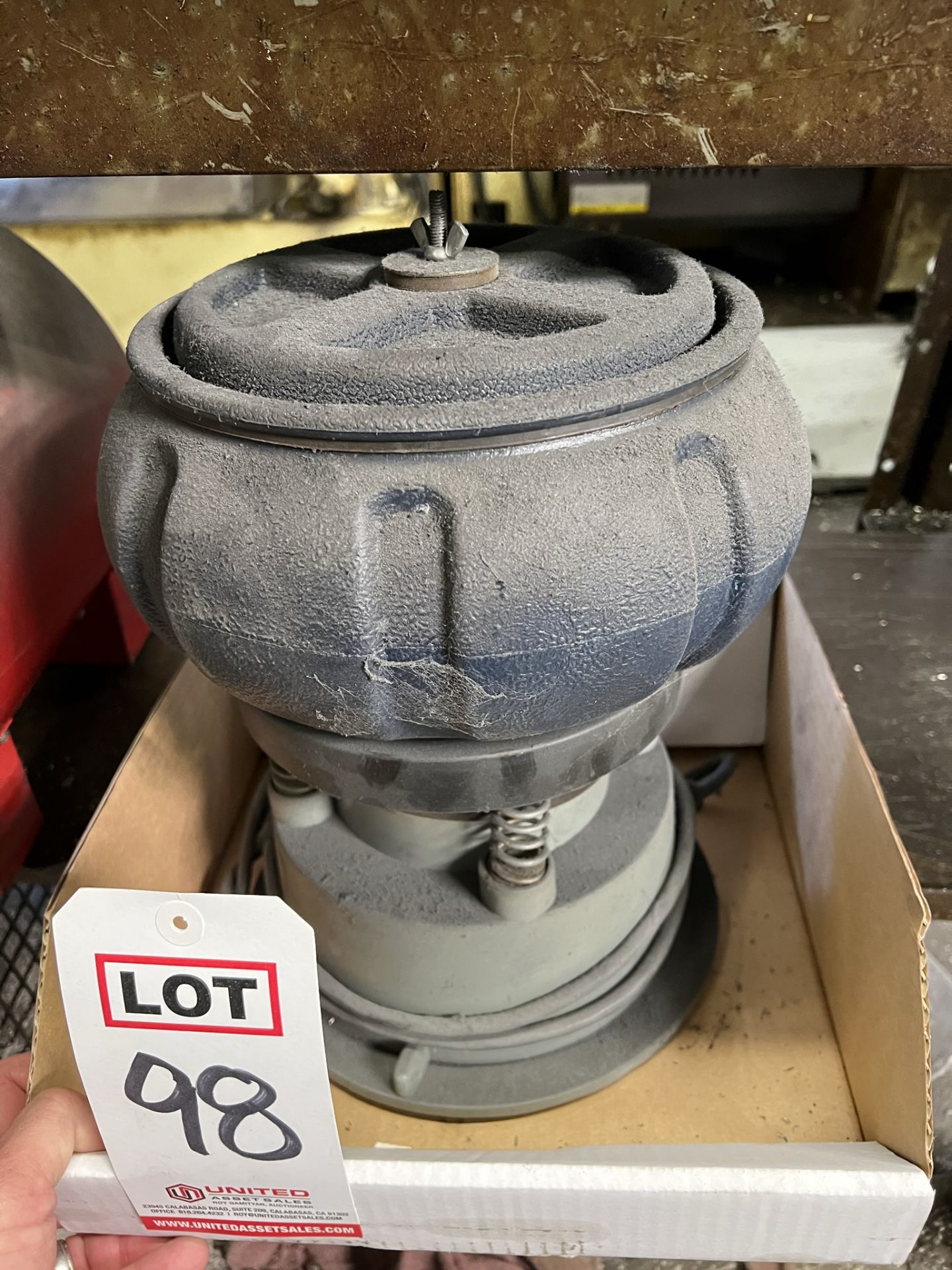 ELECTRIC 5 LB VIBRATORY TUMBLER, 120V/60HZ