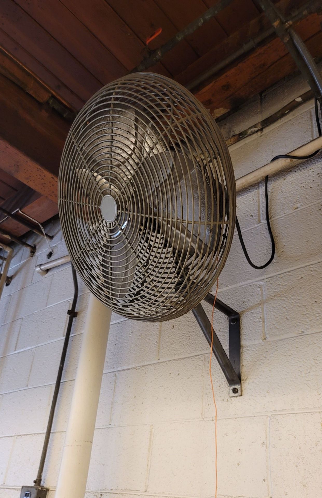 18" WALL FAN