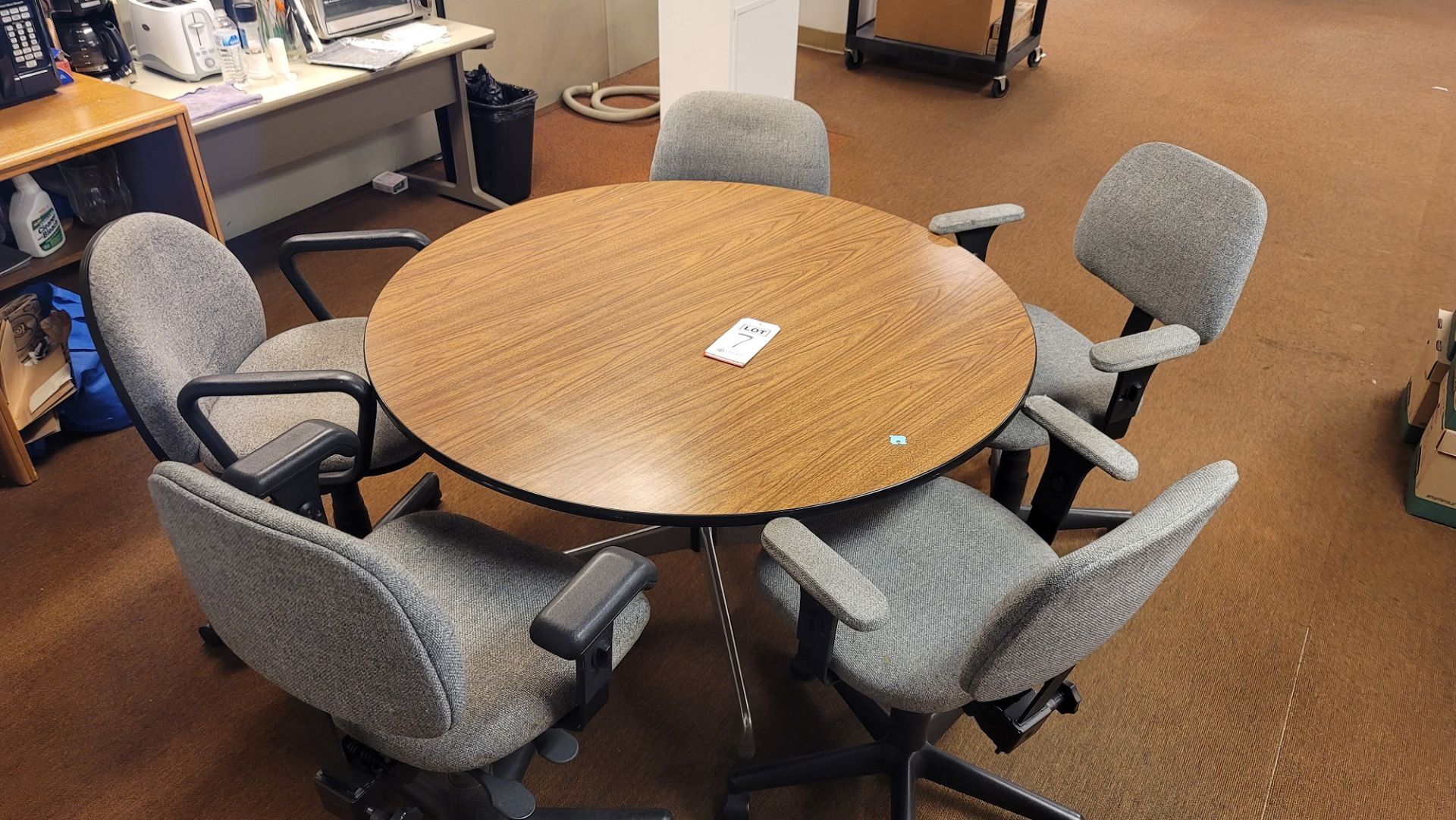 LOT - 4' ROUND TABLE, W/ (5) CHAIRS