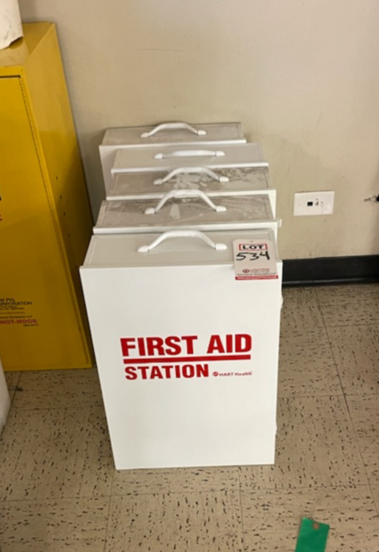 LOT - FIRST AID KITS