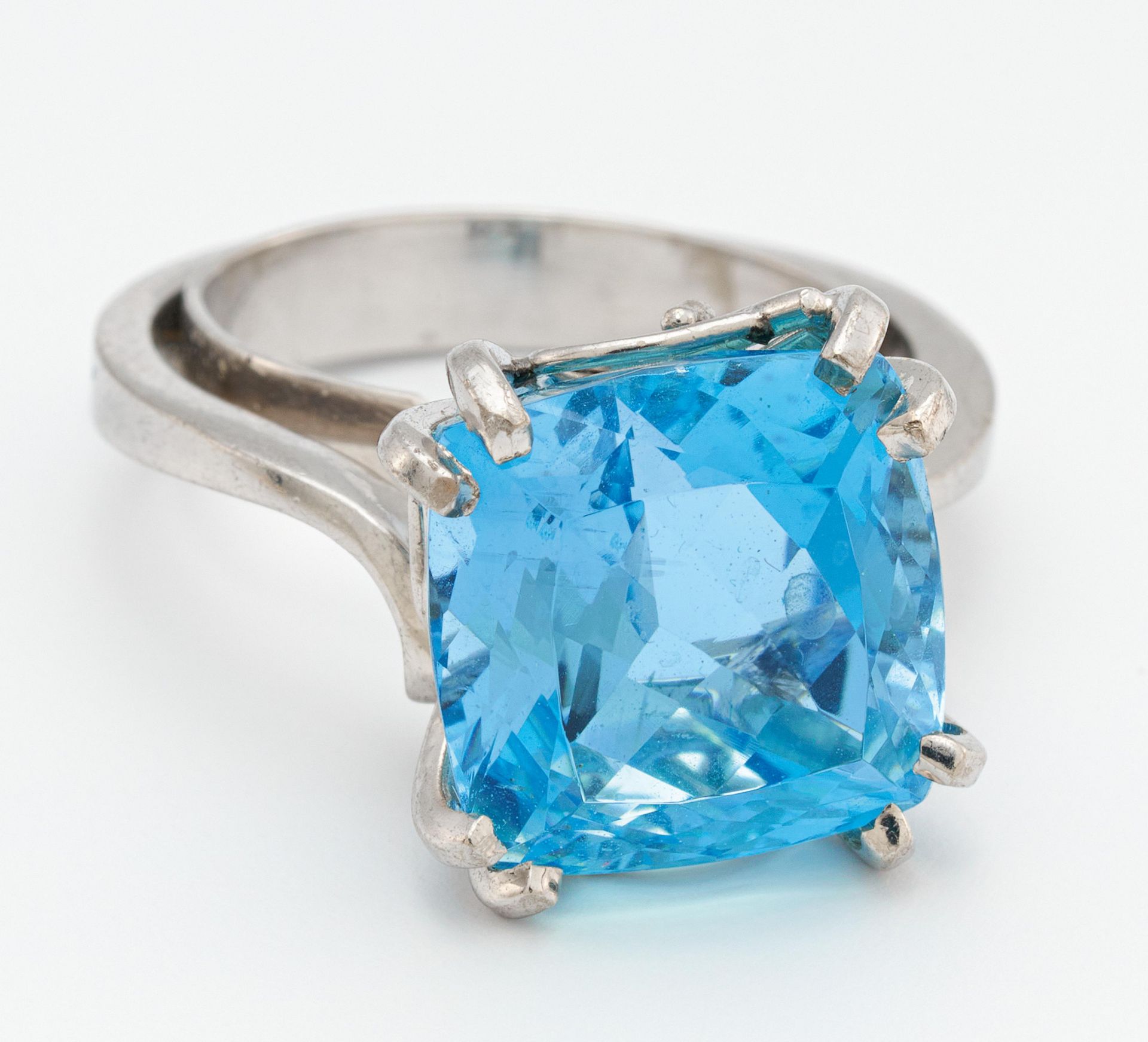 AQUAMARIN-RING. Deutschland. 750/- Weißgold, getestet, Gesamtgewicht: ca. 8,0 g. EU-RM: 54. 1