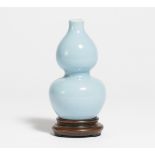 GOURD VASE. China. Porcelain. Light blue glaze with large craquelure. Dark footring. H.13cm.