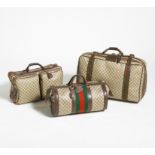 GUCCI. Konvolut: 7 Koffer, 1 Weekender. Italien. Beige- und braunfarbenes Monogram Canvas. Koffer