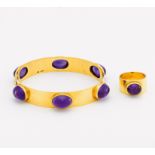 SET: AMETHYST-ARMSPANGE UND RING. Deutschland. 585/- Gelbgold, Punze, Gesamtgewicht: ca. 47,0 g.