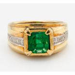 TURMALIN-DIAMANT-RING. 585/- Gelbgold, Punze, Gesamtgewicht: ca. 8,0 g. EU-RM: 50. 12 kleine