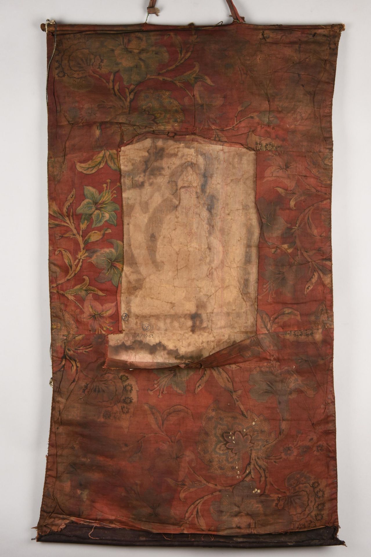 RARE SET OF FOUR THANGKA WITH EMANATIONS OF PADMASAMBHAVA (GURU RINPOCHE). Tibet. 18th c. Pigments - Bild 24 aus 26