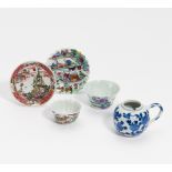 FIVE SMAL PORCELAIN PIECES: TWO CUPS WITH SAUCERS AND A WATER POT. China. 18th-19th c. Porcelain