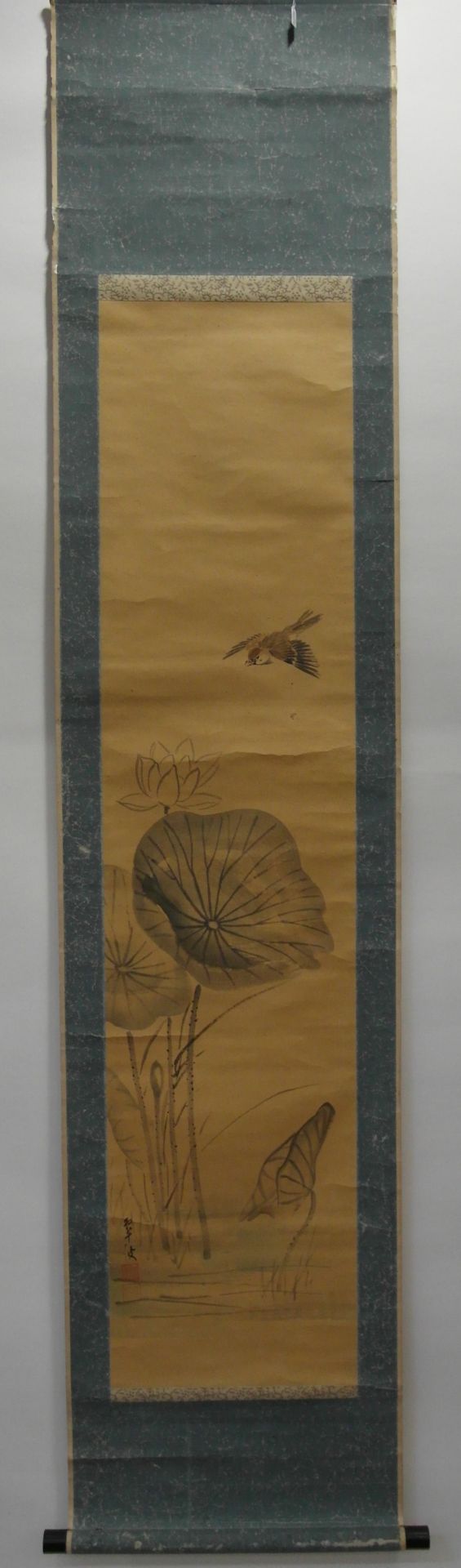 FOUR HANGING SCROLLS. Japan. 19th/20th c. Ink and colors on paper resp. silk. a) Butterflies. 109. - Bild 3 aus 5