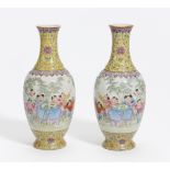 A PAIR OF VASES WITH PLAYING BOYS. China. Republic period (1912-1949). Thin-walled porcelain,