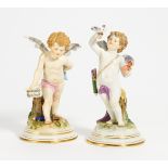 2 GROßE AMORETTEN. Meissen. Porzellan, farbig und gold staffiert. H.31/30cm. Schwertermarke,