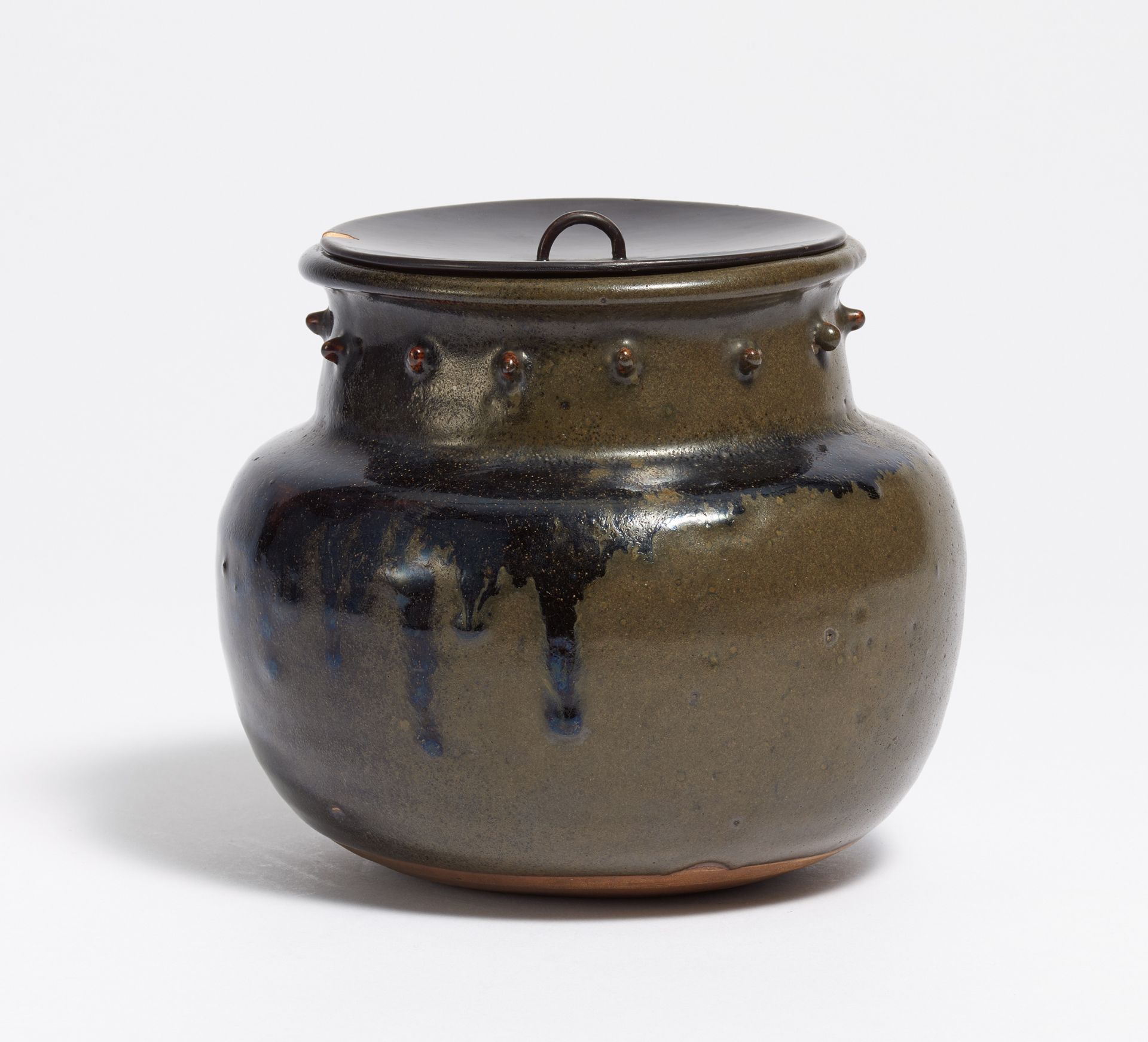 WATER RESERVOIRE (MIZUSASHI). Japan. Edo-Period (1603-1868). Leather brown stoneware, covered with a