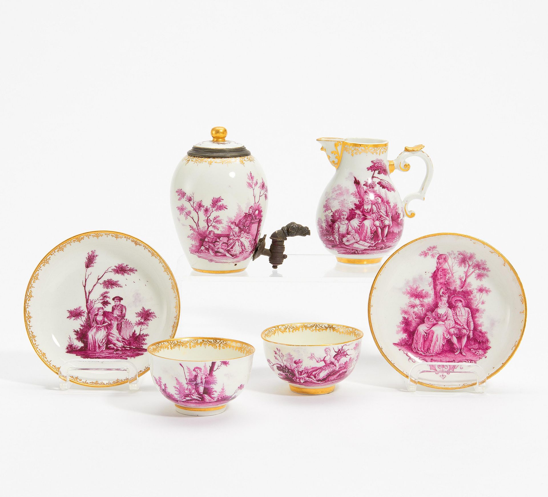 PORCELAIN ENSEMBLE FROM A SERVICE WITH DELICATE WATTEAU SCENES IN PURPLE CAMAIEU DECOR. Meissen.