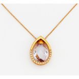 FARBSTEIN-DIAMANT-ANHÄNGERKETTE. 750/- Roségold, Punze, Gesamtgewicht: ca. 7,0 g. Kette Länge 42,0