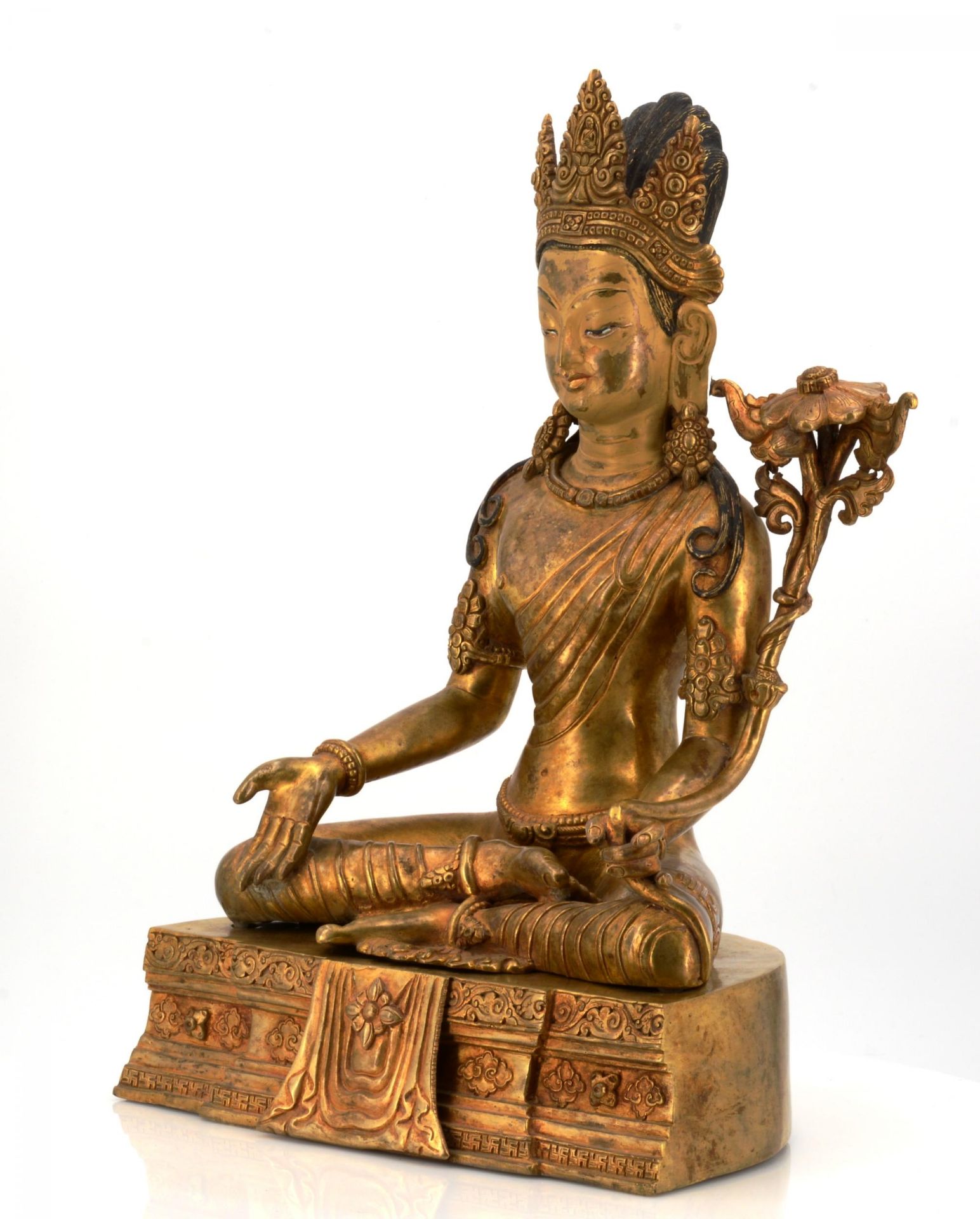 RARE AND LARGE FIGURE OF BODHISATTVA PADMAPANI. Tibet/Nepal. Around 1900. Fire gild bronze with - Image 2 of 10