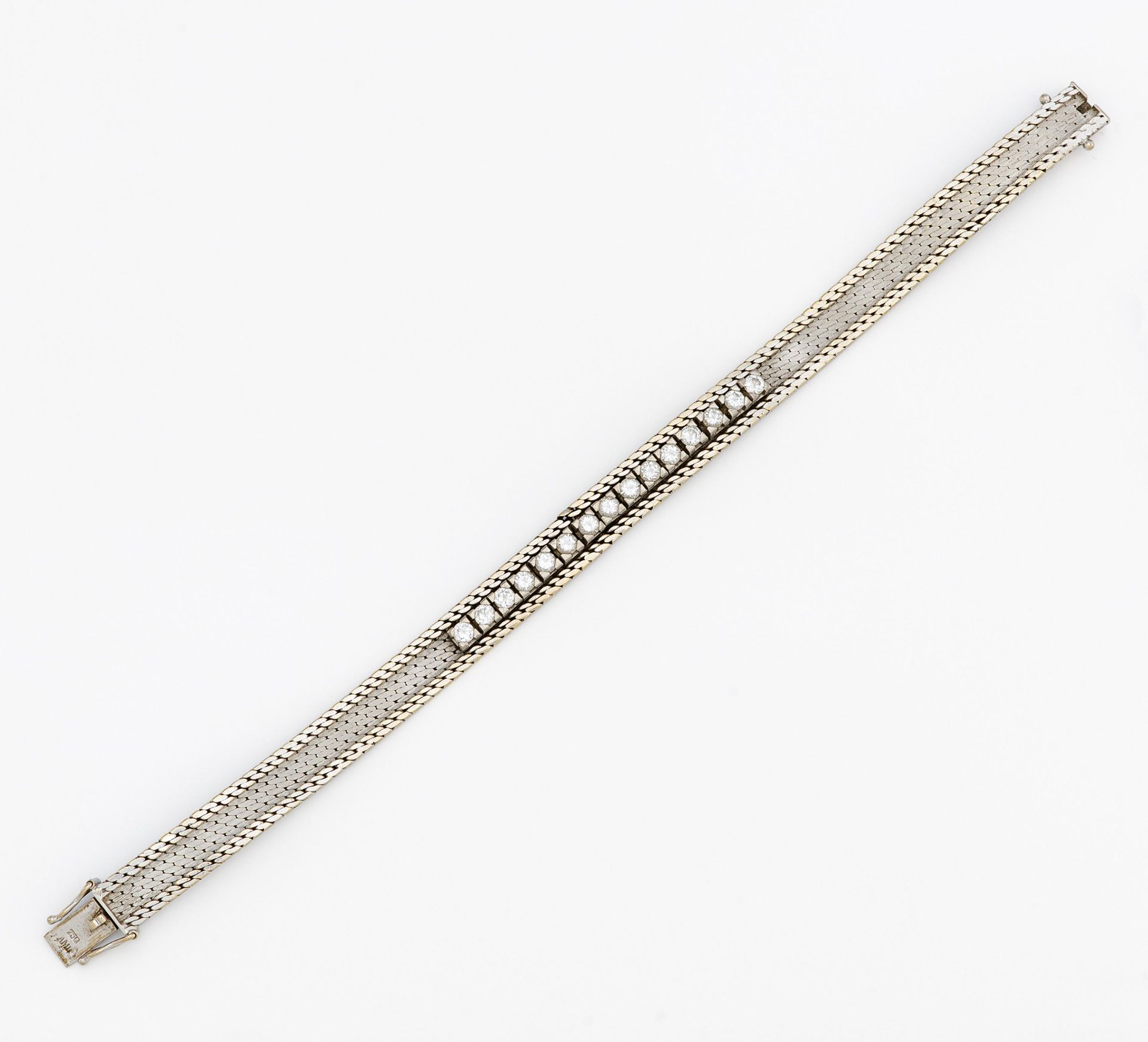 DIAMANT-ARMBAND. Deutschland. 750/- Weißgold, Punze, Gesamtgewicht: ca. 34,5 g. 20,3 cm. 15