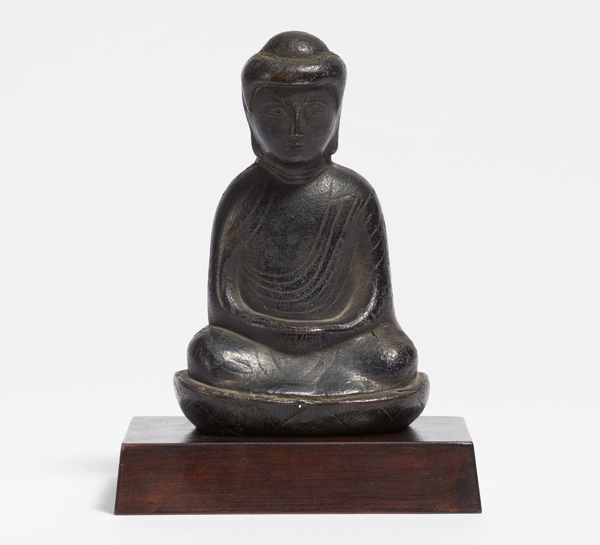 A RELIEF FIGURE OF A BUDDHA IN MEDITATION ON LOTUS BASE. Japan. 18th-19th c. Bronze with dark patina