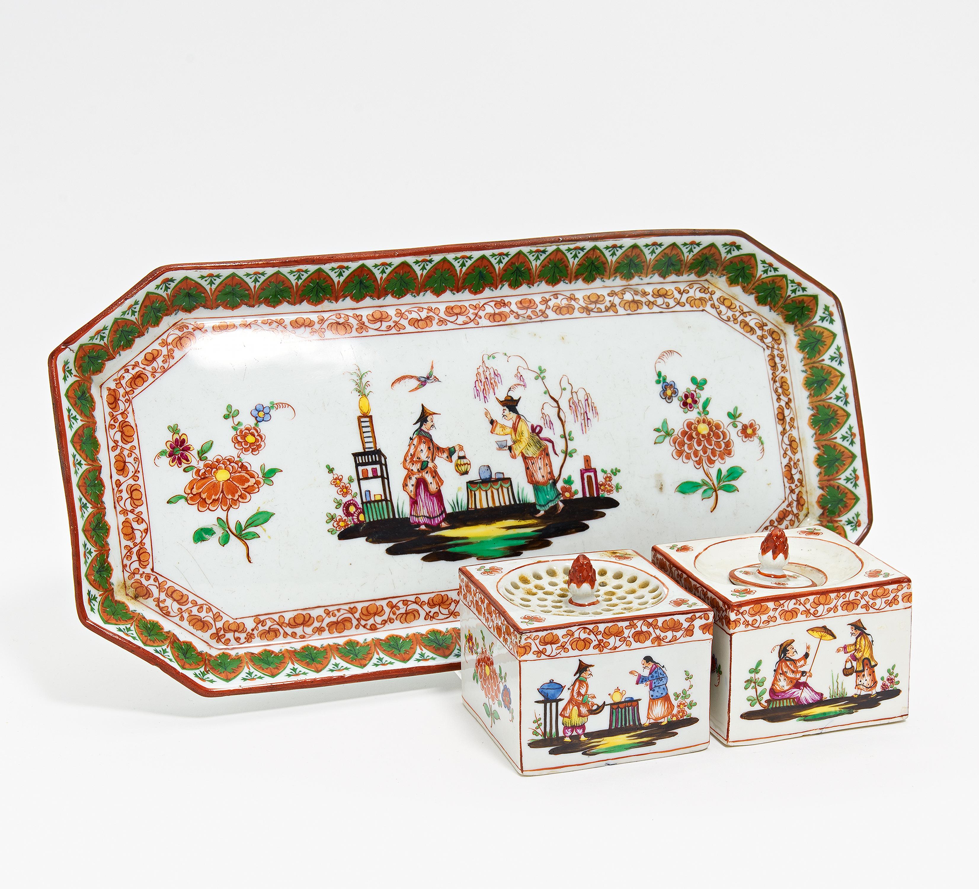 PORCELAIN WRITING SET WITH CHINOISERIES. Meissen. 19. Jh. Porzellan, farbig staffiert. Länge Tablett