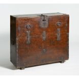ONE PART CHEST (BANDAJI) WITH FRONTAL FLAP. Korea. Ca. 1900. Wood, lacqured. Fittings from iron. H.