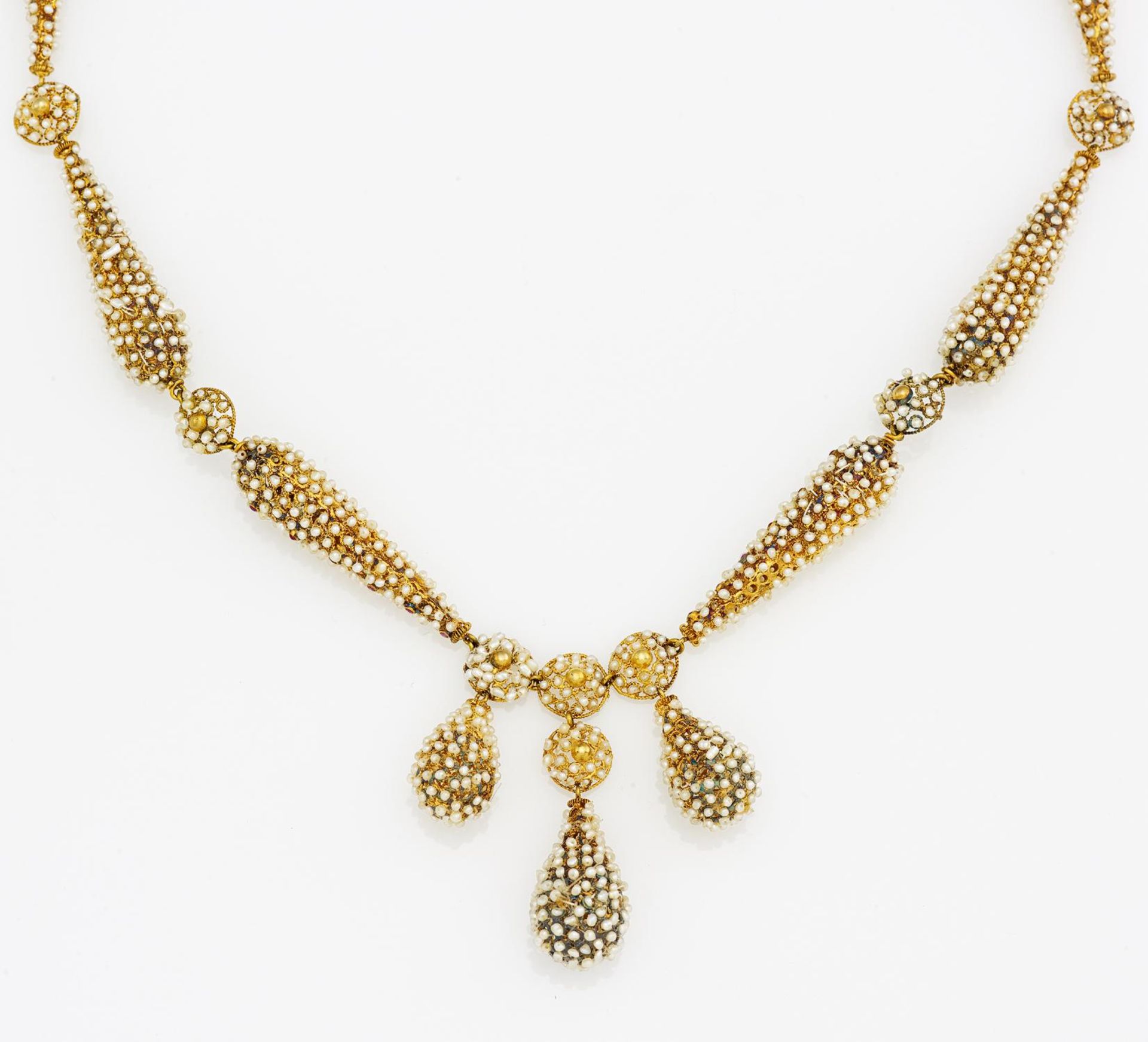 PEARL-NECKLACE. 585/- yellow gold, total weight: 41.5g. L.ca. 53.5cm cm. Numerous small natural