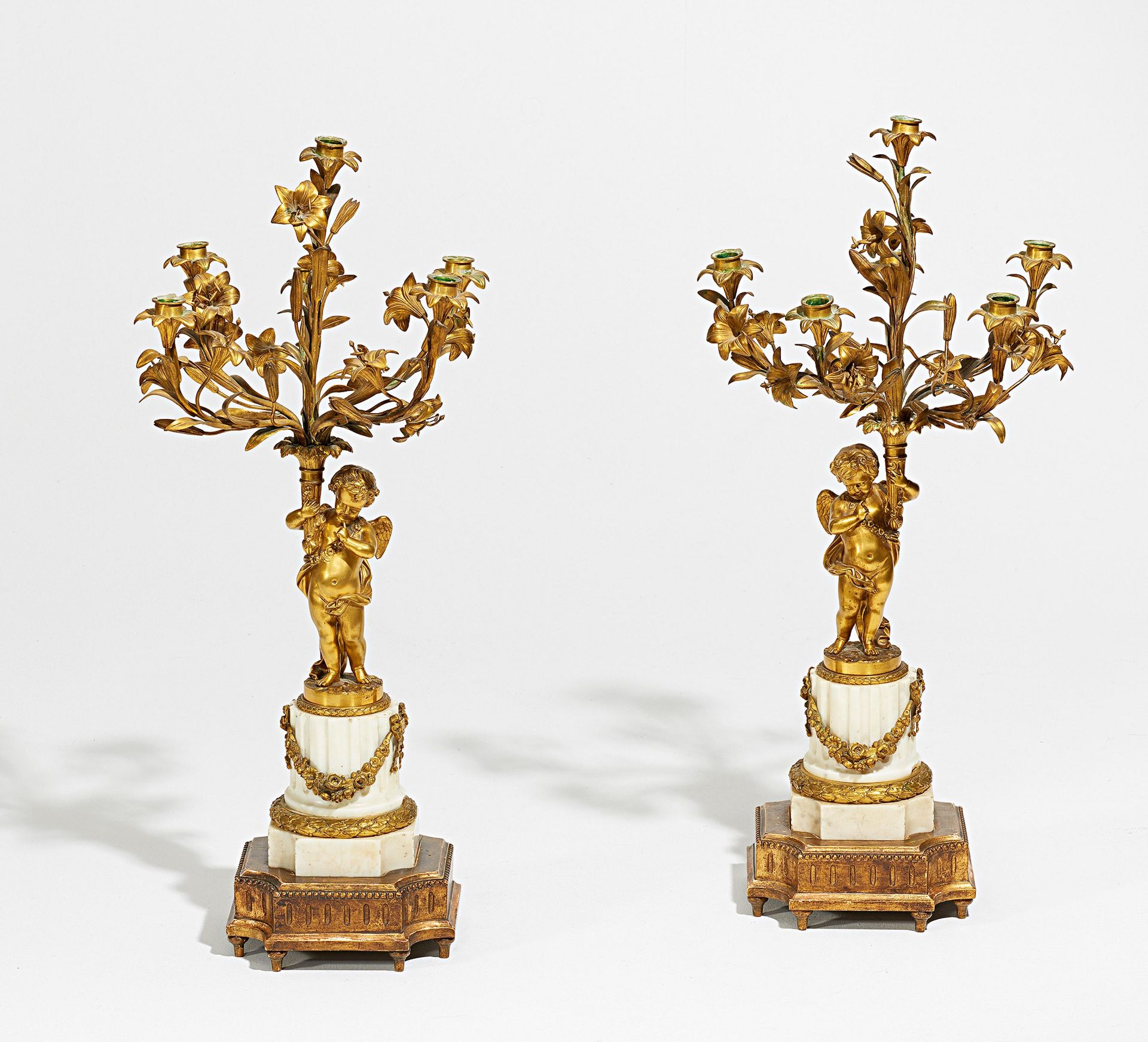 PAIR OF CANDELABRA STYLE LOUIS XV WITH CUPIDS MADE OF MARBLE AND BRONZE. Paris. End of the 19th