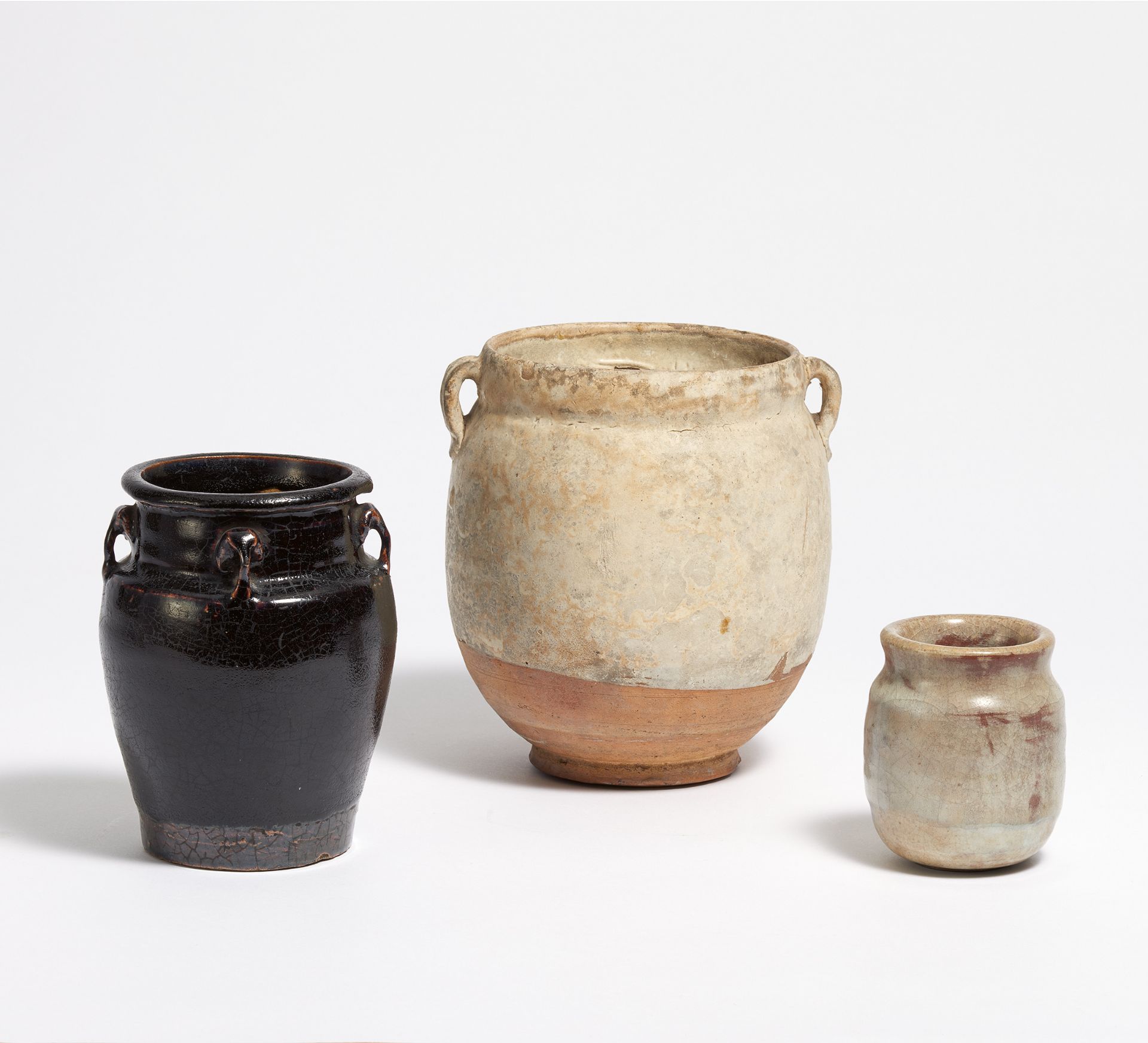 THREE JARS. China/Asia. Tang dynasty resp. 17th-19th c. Stoneware with creme colored, black brown