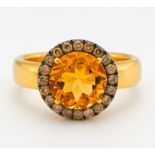 CITRIN-DIAMANT-RING. Deutschland. 750/- Gelbgold, Punze, Gesamtgewicht: ca. 6,5 g. EU-RM: 55. 20