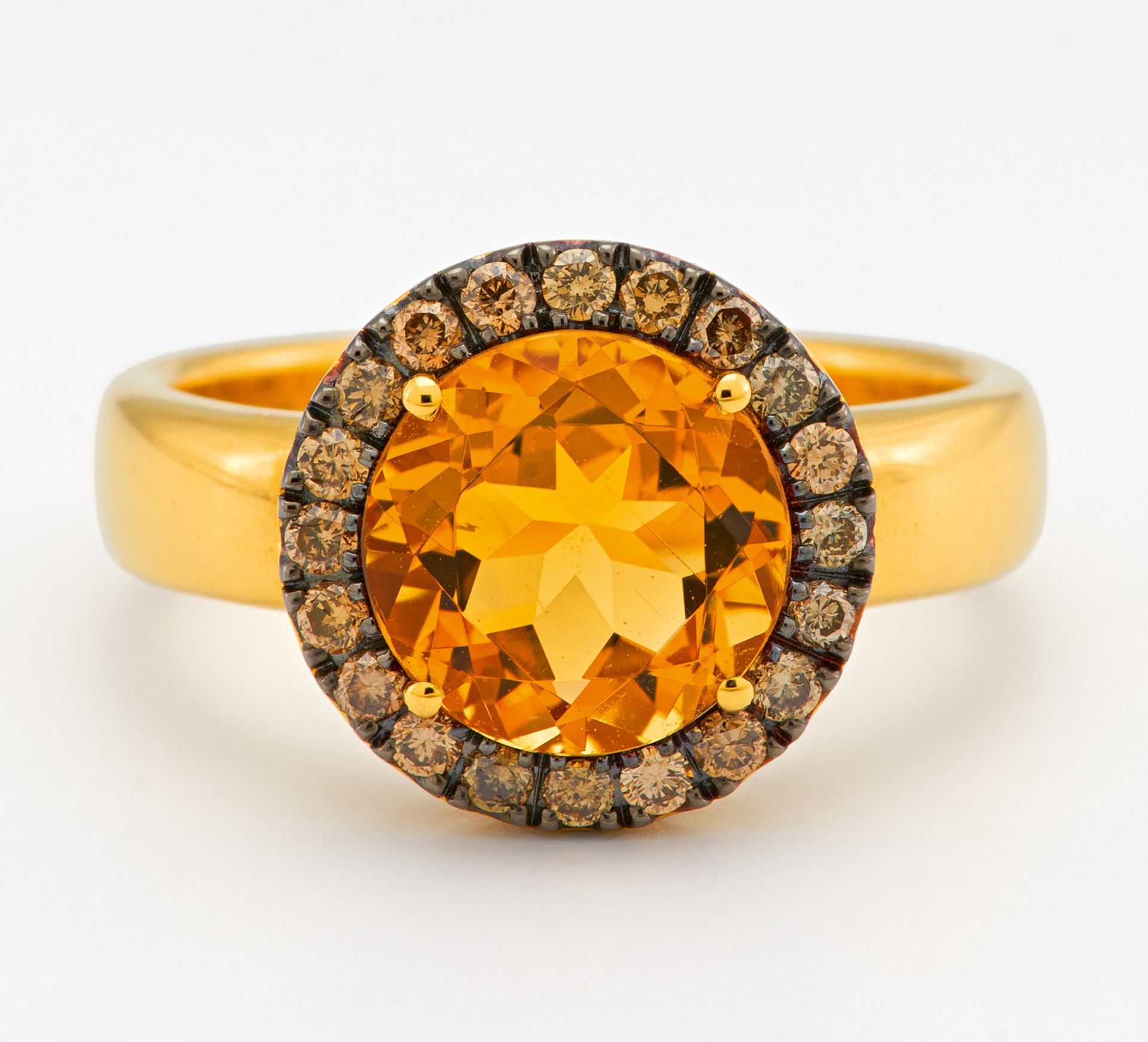 CITRIN-DIAMANT-RING. Deutschland. 750/- Gelbgold, Punze, Gesamtgewicht: ca. 6,5 g. EU-RM: 55. 20