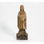 IMPORTANT STANDING FEMALE FIGURE. China. Ming dynasty (1368-1644) or later. Wood, carved and with
