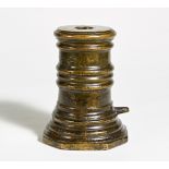 PRESSE. Bronze. H.24cm, ø14cm. Zustand B. Provenienz:Sammlung Horst Jouy. Sonderregelungen Art &