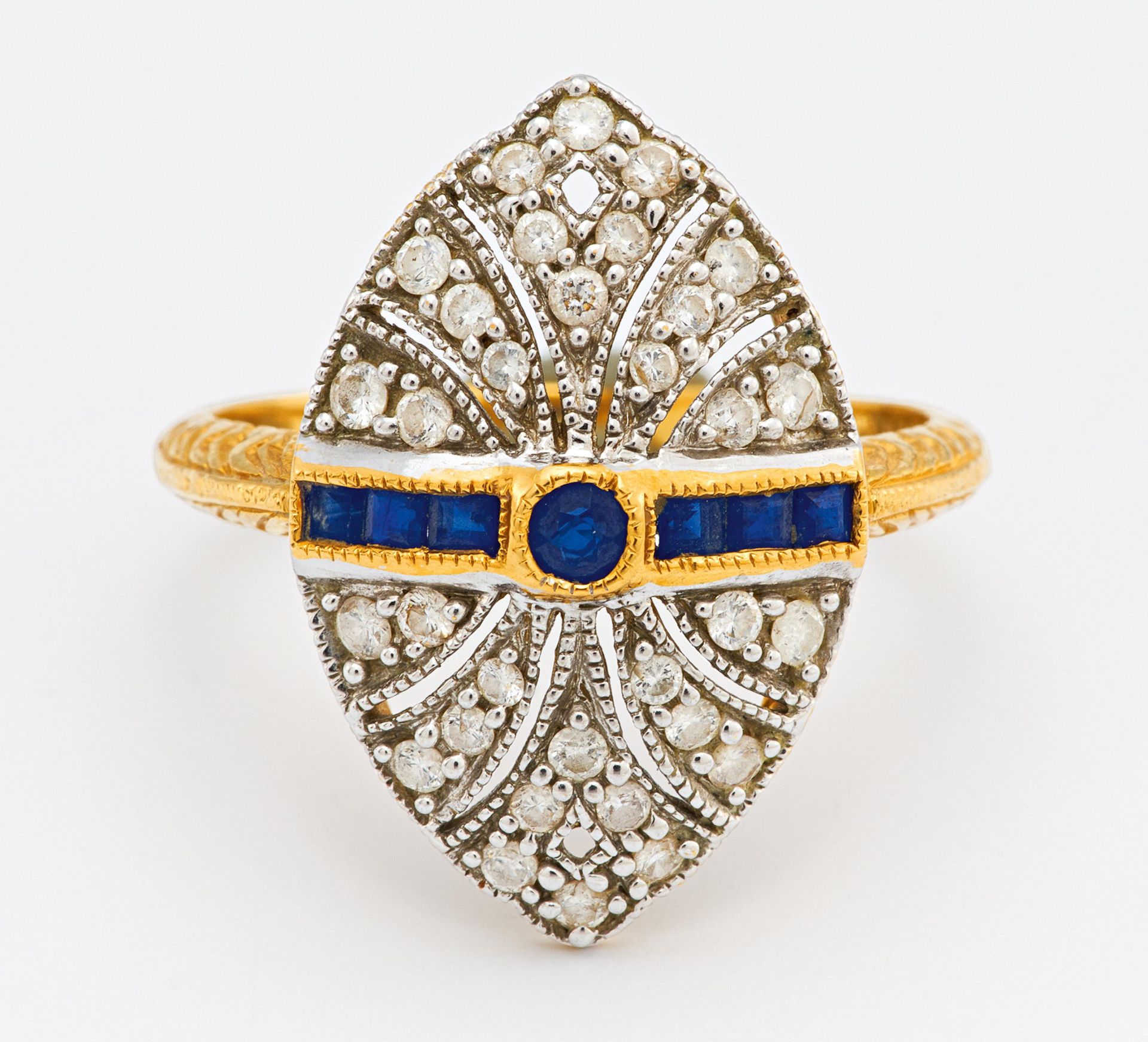 DIAMANT-RING. Um 1920. 750/- Gelb- und Weißgold, Punze, Gesamtgewicht: ca. 3,4 g. EU-RM: 53. 32