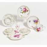 1 TASSE, 2 UT, TREMBLEUSEN-UT, TREMBLEUSEN-TABLETT. Meissen. Porzellan, tlw. farbig und gold