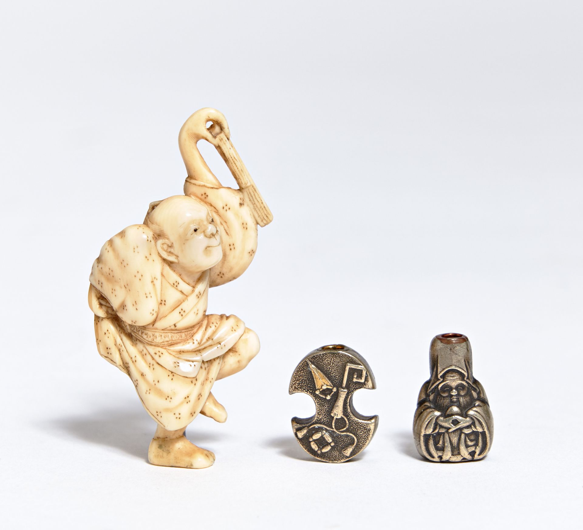 NETSUKE AND TWO OJIME. Japan. 19th c. a) Dancing man. Ivory. Flat form carving. H.5cm. Bez.: - Bild 2 aus 2