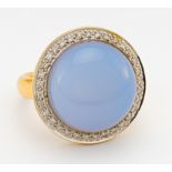 CHALCEDON-DIAMANT-RING. Italien. 750/- Gelbgold, Punze, Gesamtgewicht: ca. 13,0 g. EU-RM: 54. 33